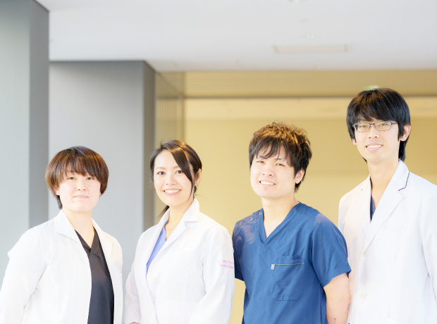 若いお医者さんの画像