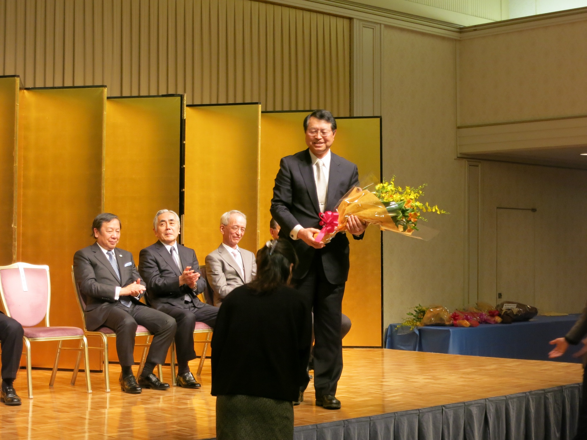 慈恵医大の教授退任記念パーティーが開催されました。